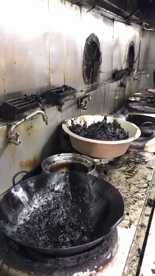 廚房油煙機清洗 不看不知道，廚房的油煙真的很臟！